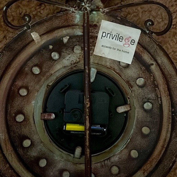 Decorative antique-looking Clock - stand up or hang - Picture 5 of 6